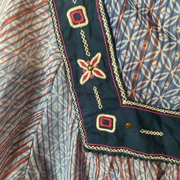 Art & Soul Women's bohemian/art to wear
Embroidered Tunic Top XL - Picture 4 of 8